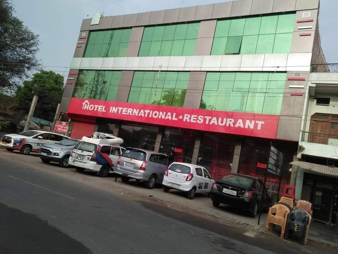Hotel International & Restaurant Amethi Exterior photo