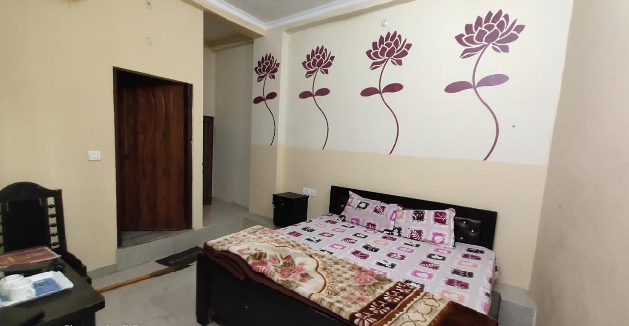 Hotel International & Restaurant Amethi Exterior photo