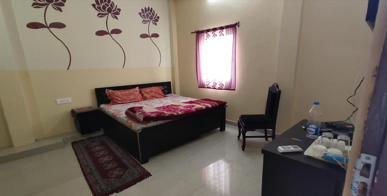 Hotel International & Restaurant Amethi Exterior photo